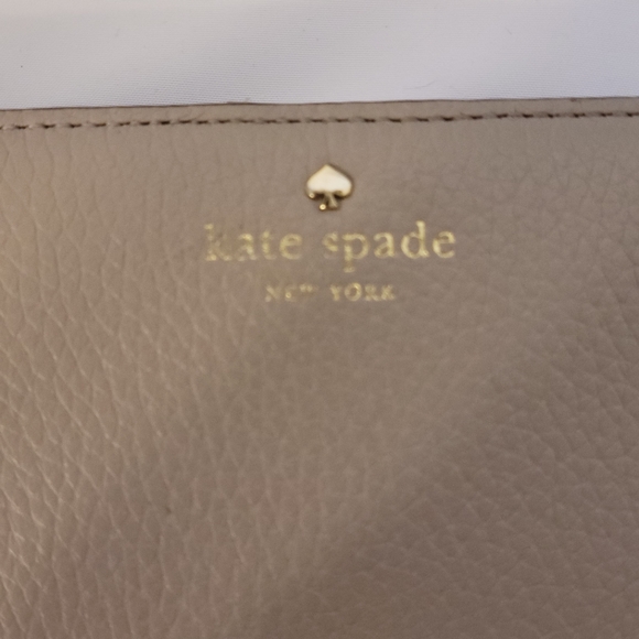 Kate Spade Bifold Wallet Beige Pebbled Leather - Picture 10 of 10
